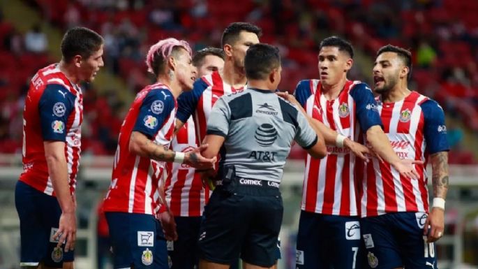 “Se equivocó”: un analista evidenció el error arbitral que perjudicó a Chivas en el Clásico Tapatío