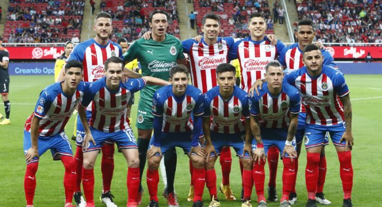 Como moneda de cambio: Chivas se desprendería de una figura para mejorar la plantilla