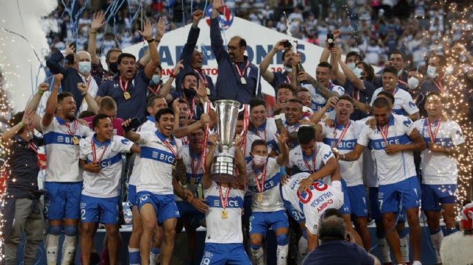 Salida confirmada: se va de Universidad Católica y ya posa con la camiseta de su nuevo equipo