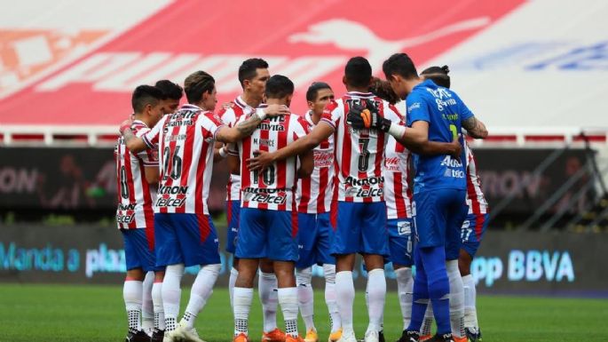 Busca refuerzos: la negociación que propuso Chivas para contratar a un jugador de jerarquía