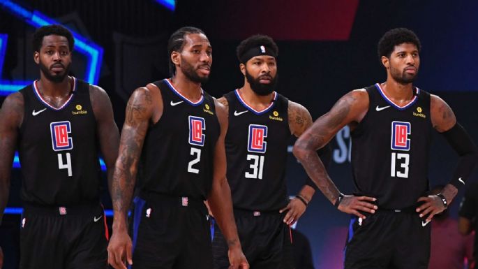 Los Angeles Clippers buscan un base y pusieron los ojos en un ex Lakers, su eterno rival