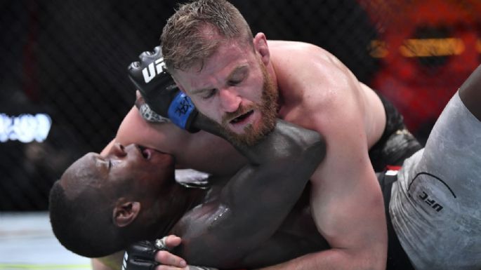 Jan Blachowicz le quitó el invicto e impidió la doble corona de Israel Adesanya