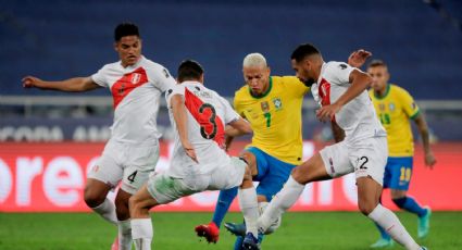 Con sufrimiento hasta el final: Brasil volvió a pedir la hora contra Perú en la primera semifinal