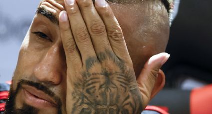 La pasa mal: el ex compañero de Arturo Vidal que no para de decepcionar en su aventura como DT