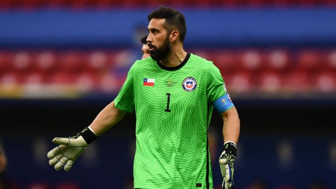 No sería Cortés: el reemplazo de Claudio Bravo en la Selección Chilena estaría en Estados Unidos