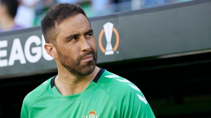 “Si él quisiera”: revelan en qué momento podría regresar Claudio Bravo a Colo Colo