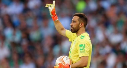 El mejor del grupo: Claudio Bravo se clasificó con el Betis a los octavos de la Europa League