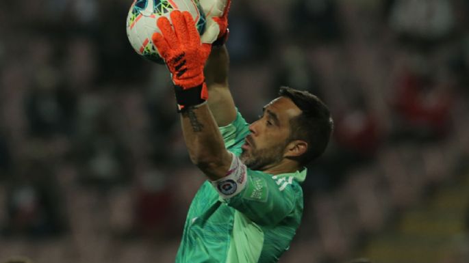 Claudio Bravo y un nuevo récord: el capitán rompió una marca de 17 años en la Roja