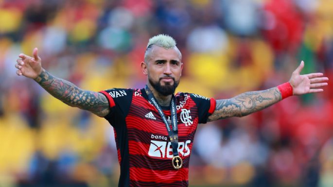 Nuevo enemigo: Arturo Vidal no se calmó y le devolvió el golpe a Roberto Carlos