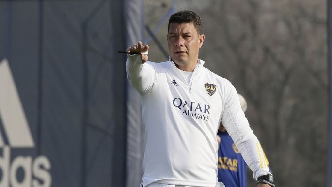 Riquelme escucha atento: los pedidos que hizo Battaglia para la próxima temporada en Boca