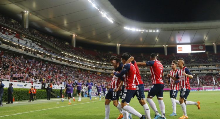Se quedan: Chivas confirmó la permanencia de tres importantes jugadores