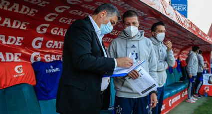 Cumple los requisitos: el entrenador internacional que está en la mira de Universidad de Chile