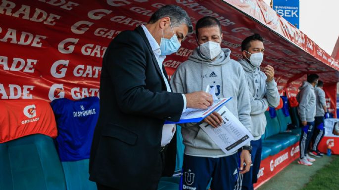 Cumple los requisitos: el entrenador internacional que está en la mira de Universidad de Chile