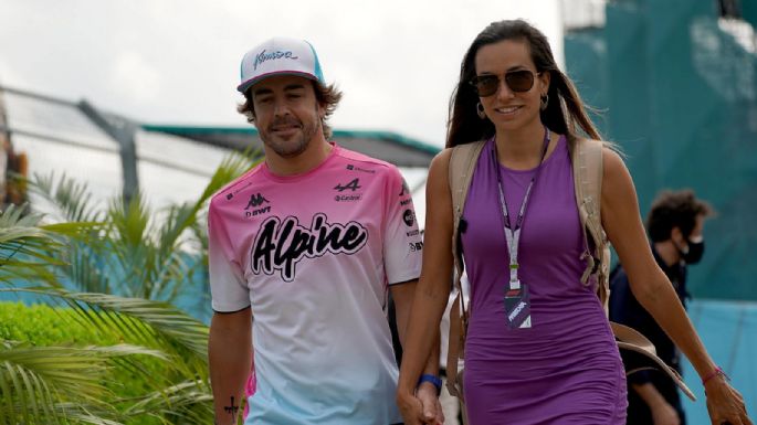 "Me siento muy afortunado": el romántico saludo de Fernando Alonso a su pareja