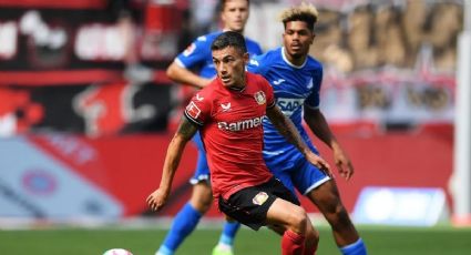 Lo acecha el descenso: Charles Aránguiz participó en otro empate de un Bayer Leverkusen que se hunde