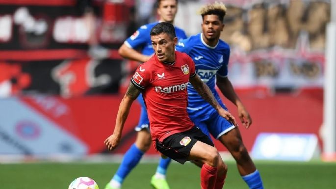 Lo acecha el descenso: Charles Aránguiz participó en otro empate de un Bayer Leverkusen que se hunde