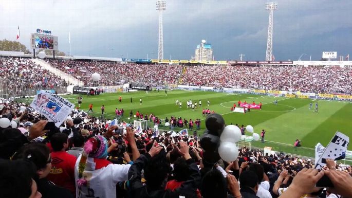 "No es normal": la emoción de un histórico de Colo Colo ante la realización de su estatua en el club