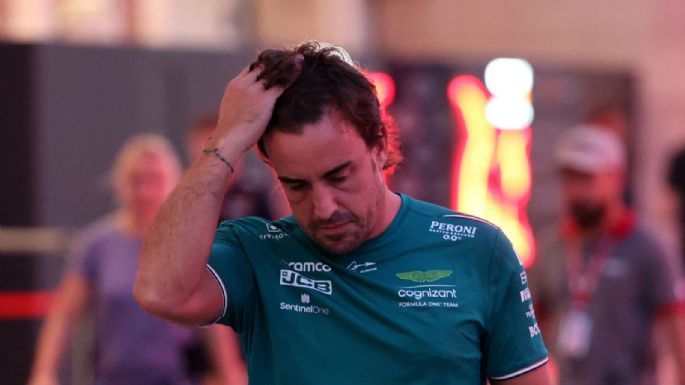 Fernando Alonso, sin despeinarse: la seguridad debió intervenir para quitarle de encima a un fan