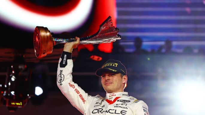 Con el coche dañado: Max Verstappen ganó el GP de Las Vegas en una remontada épica