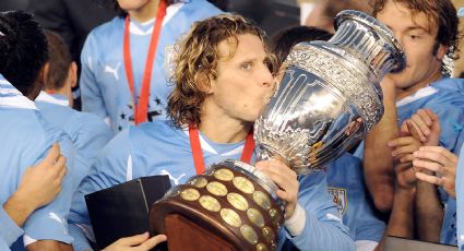 Tras su retiro del fútbol: la fortuna que acumuló Diego Forlán a lo largo de su carrera