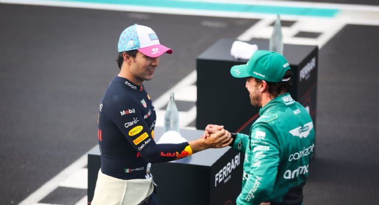 ¿Quiere imitar a Fernando Alonso?: la revelación del futuro de Checo Pérez por parte de su entorno