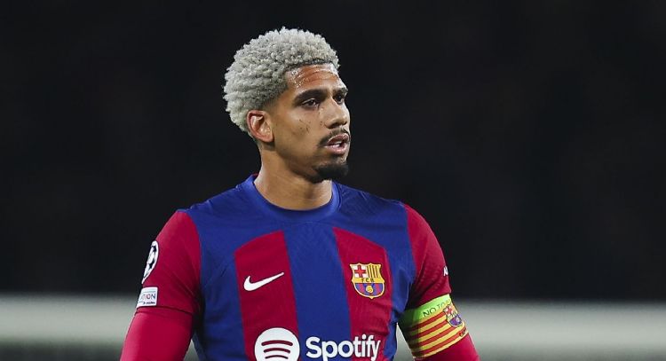 Oferta del Bayern, renovación en Barcelona: el dilema de Ronald Araujo que tiñe su futuro de dudas