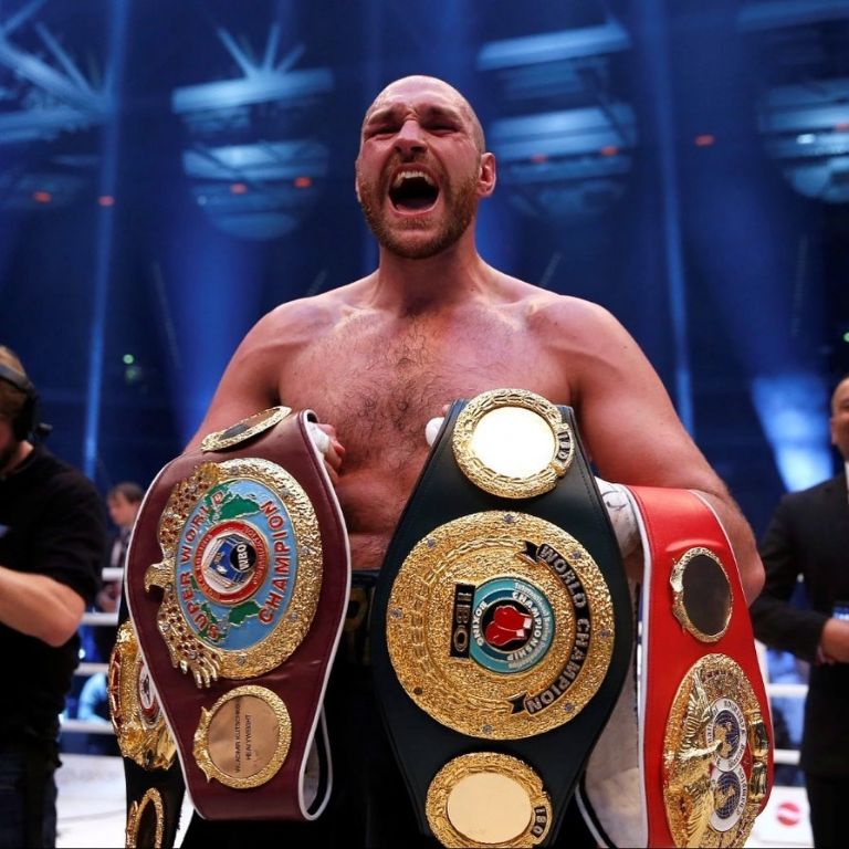 Tyson Fury boxear contra cincuenta personas