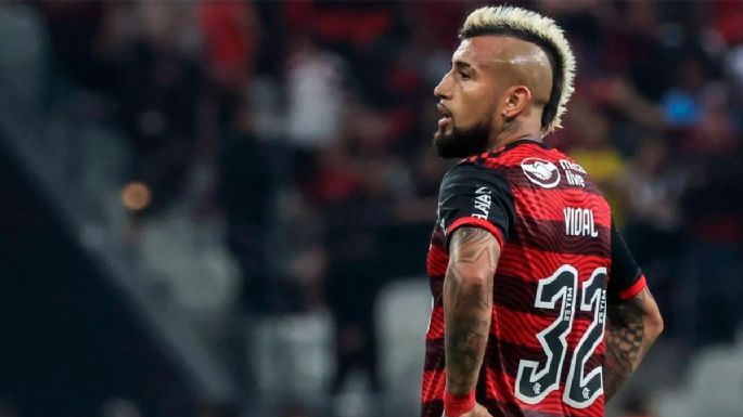 No están contentos: Flamengo evalúa el futuro de Arturo Vidal por su elevado salario