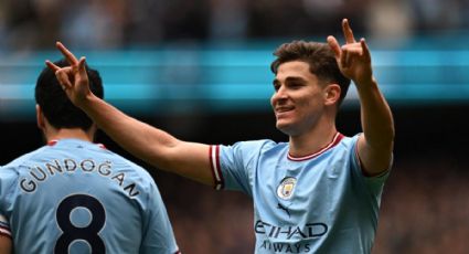 Con gol de Julián Álvarez: Manchester City aplastó al Liverpool y sueña con alcanzar a Arsenal