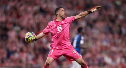 Luego de recibir críticas: Claudio Bravo brilló en Betis y fue elogiado por la prensa española