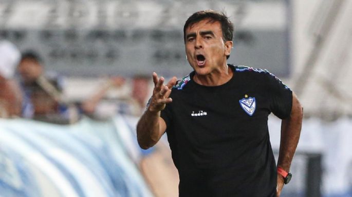 "Me sacan años de vida": Gustavo Quinteros no la pasa bien en Vélez y los hinchas se cansaron