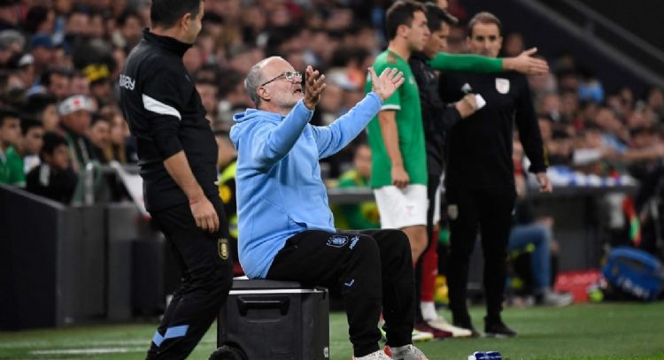 Sufre Marcelo Bielsa: un nombre clave para la Selección Uruguaya sufrió una importante lesión