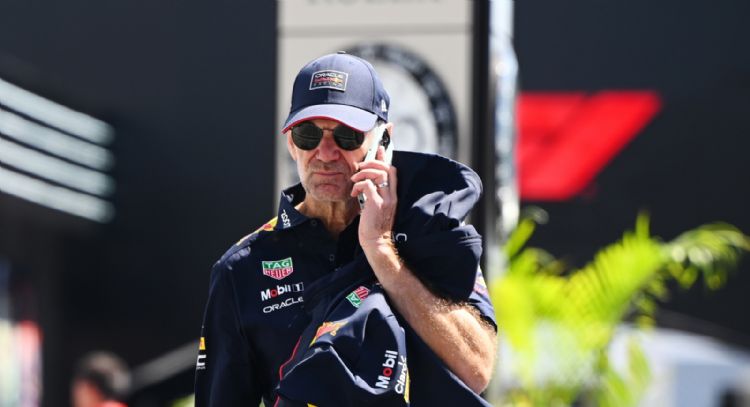 Ferrari va en serio: así buscará convencer a Adrian Newey para sacarlo de Red Bull