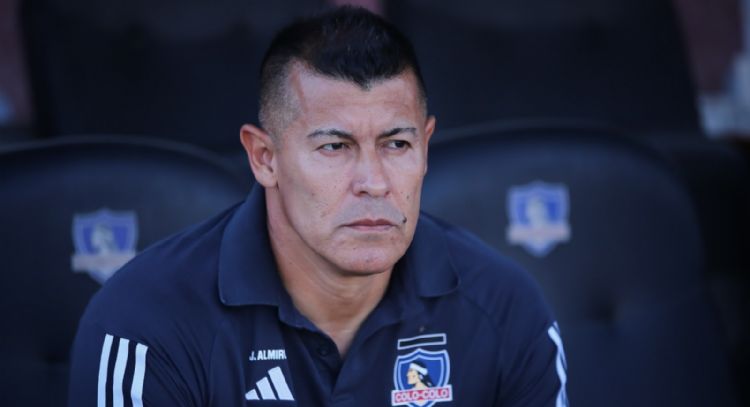 Revés para Jorge Almirón: se confirmó la peor noticia para Colo Colo y uno de los refuerzos