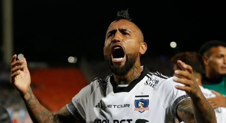 Arturo Vidal le dio la bienvenida a Mauricio Isla en Colo Colo