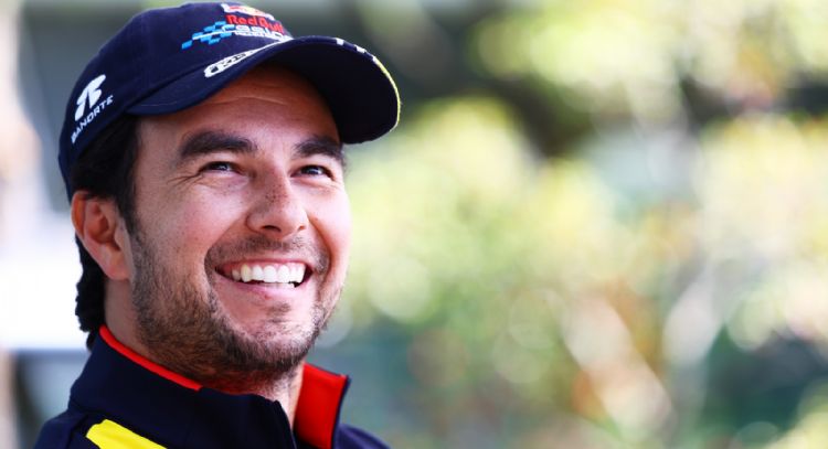 Es oficial: Checo Pérez y Red Bull seguirán juntos hasta 2026