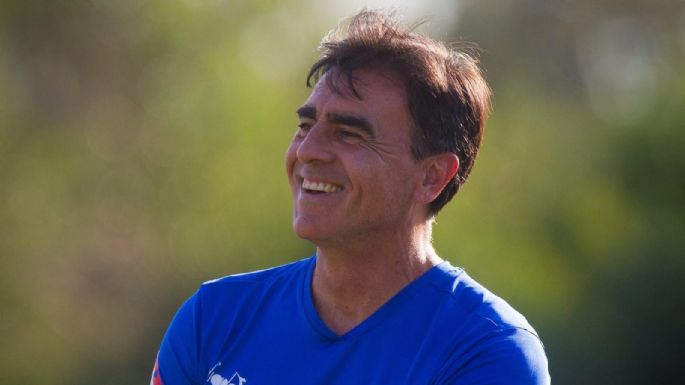 Gustavo Quinteros complica a Colo Colo: Vélez y el Albo van por el mismo jugador