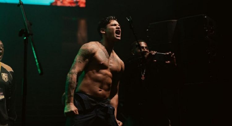 Se subió al escenario y cantó: el evento que tuvo a Ryan García como protagonista