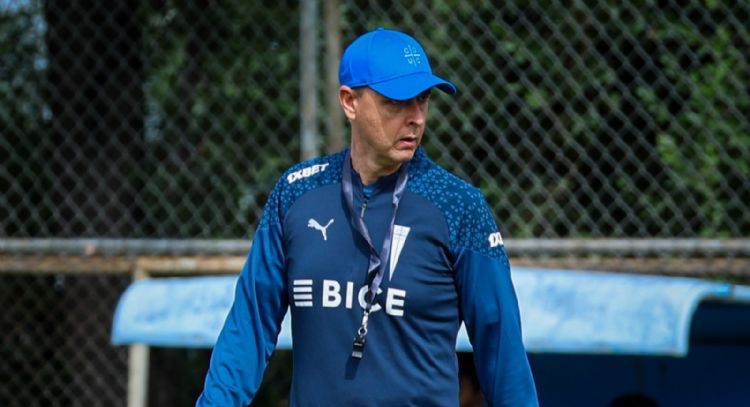 Titular indiscutido en su club: el ex U de Chile que está cerca de firmar con Universidad Católica