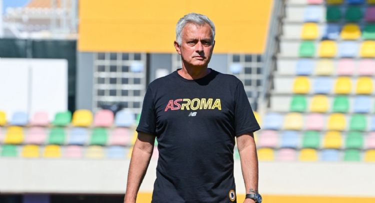 "Un solo movimiento y gano": José Mourinho reapareció en ingeniosa publicidad tras su salida de Roma