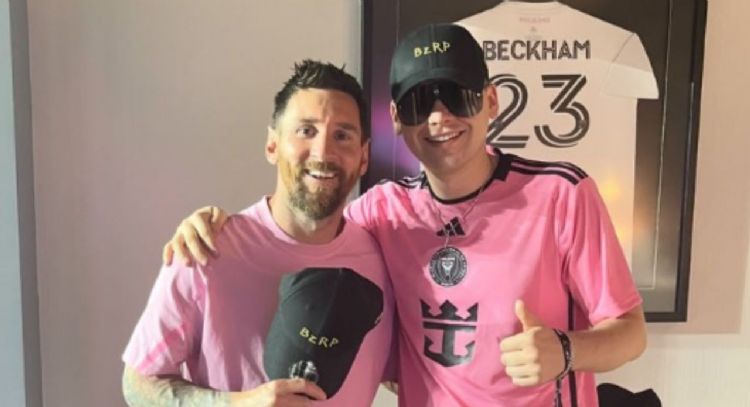 Maradona también protagonista: la foto viral de Bizarrap con Lionel Messi en el vestuario de Inter