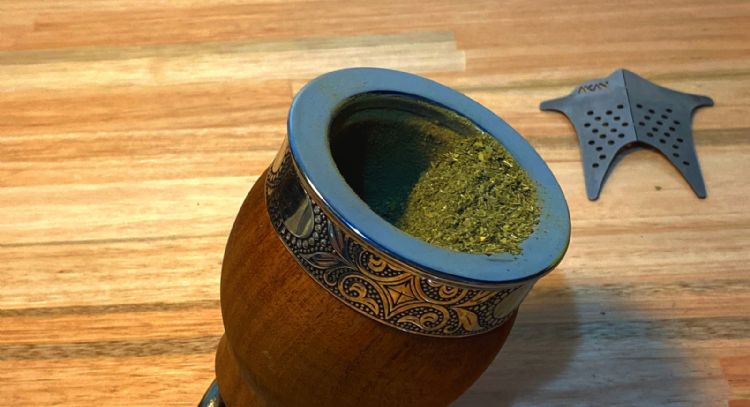 ¿Sirve o es estético?: la razón por la que se hace la montaña en el mate y su significado
