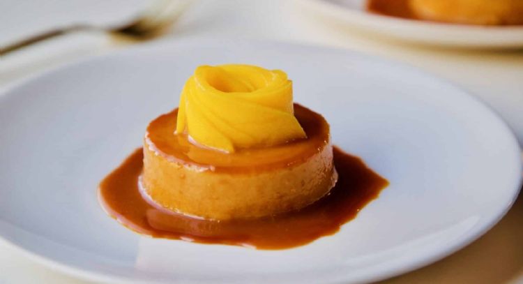 Sin horno y muy fácil: la receta para un flan que puedes comer en cualquier momento del día