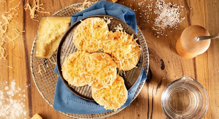 Para los fanáticos del queso: la receta de galletitas para tomar el desayuno