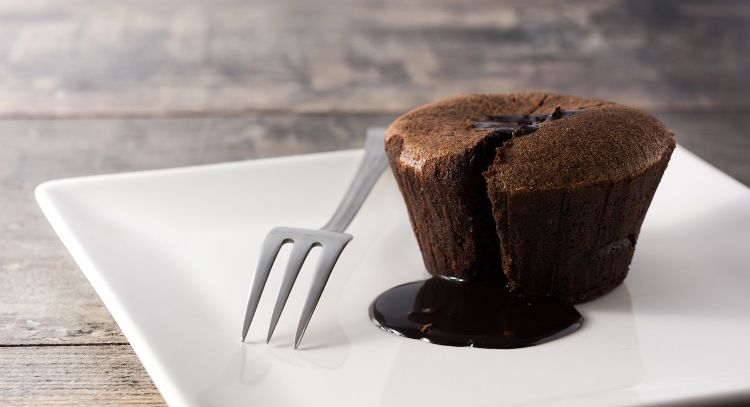 Come sin culpa con la receta de este volcán de chocolate fit que casi no tiene grasas