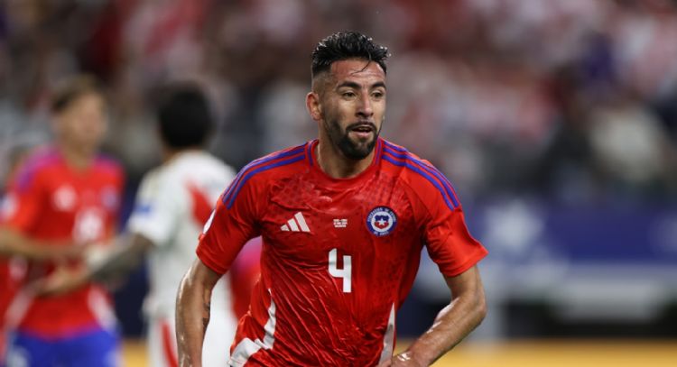 Confirmado: Mauricio Isla avisó cuándo dejará la Selección Chilena