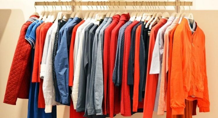 Para estar a la moda: los colores de ropa que serán tendencia y los que debes evitar a toda costa