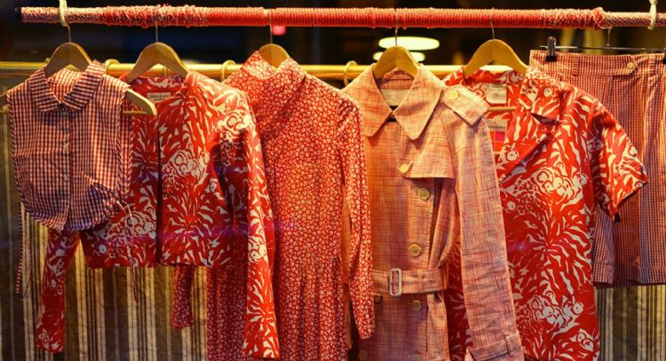 Lo vintage es furor en todo el mundo: cómo transformar tus prendas para estar a la moda