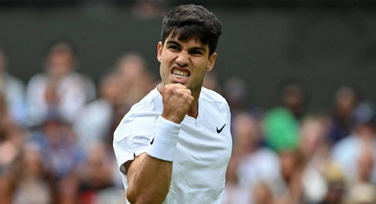 El campeón sigue en pie: Carlos Alcaraz venció a Lajal y pasó a la segunda ronda de Wimbledon