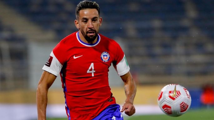 No es para cualquiera: el elevado valor del auto que mostró Mauricio Isla en sus redes